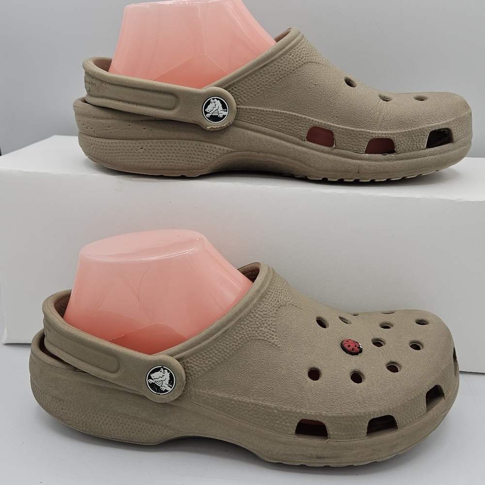 Crocs slipon clog style shoes size 6/7